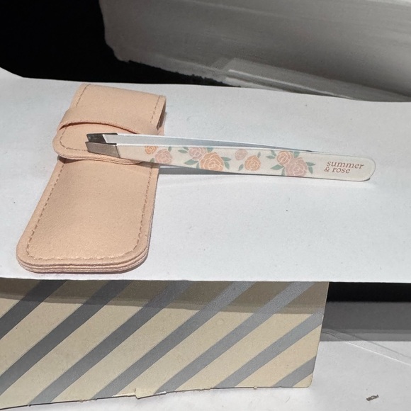 🌸✨ Summer & Rose Tweezer with Carrying Case – Pretty & Precise! ✨🌸 - Picture 5 of 16